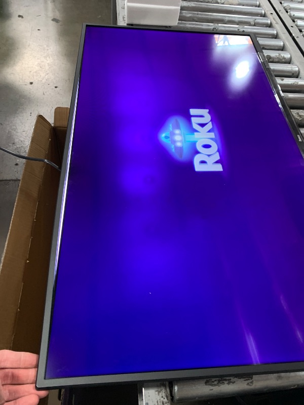 Photo 1 of **************DAMAGED***************

Roku Smart TV 2025 – 40-Inch Select Series, 1080p Full HD TV – RokuTV with Voice Remote – Flat Screen LED Television with Wi-Fi for Streaming Live Local News, Sports, Family Entertainment