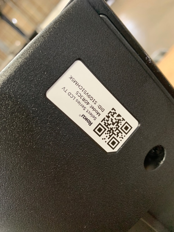 Photo 1 of *******************SCREEN SMASHED, NON-FUNCTIONAL, FINAL SALE*************

Roku Smart TV 2025 – 40-Inch Select Series, 1080p Full HD TV – RokuTV with Voice Remote – Flat Screen LED Television with Wi-Fi for Streaming Live Local News, Sports, Family Enter