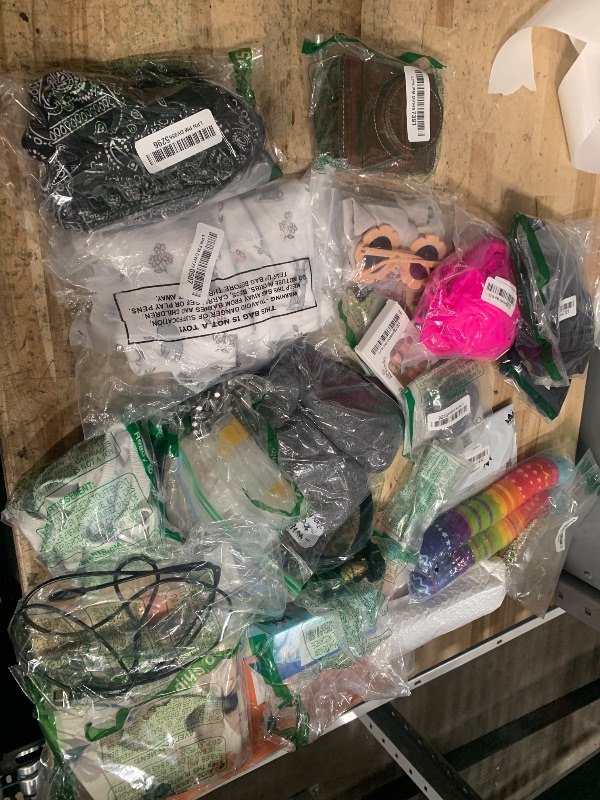 Photo 1 of ** SOLD AS IS BUNDLE OF HOME GOODS AND MISCELLANEOUS ITEMS FINAL SALE** 