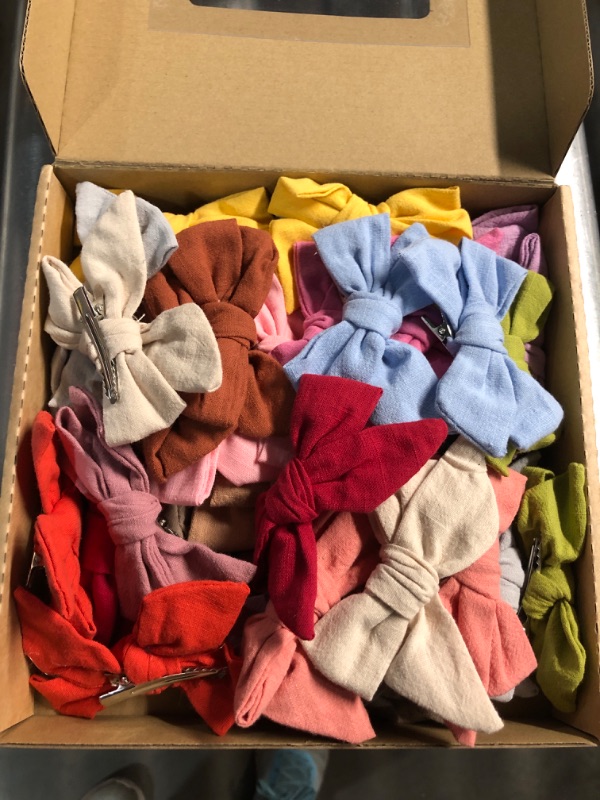 Photo 1 of ***(USED/ UNKNOWN IF MISSING PARTS)***
CÉLLOT 40 Pieces Girls Hair Bows Linen Fabric Bows Alligator Clips Hair Accessories for Little Girls Toddlers Kids and Teens