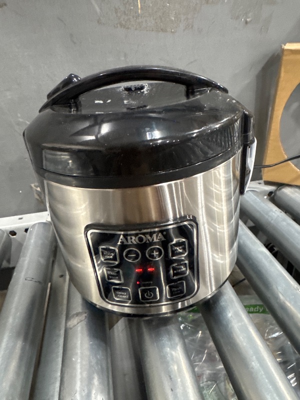 Photo 1 of *POWERS ON* Aroma Digital Rice Cooker and Food Steamer, Silver, 8 Cup