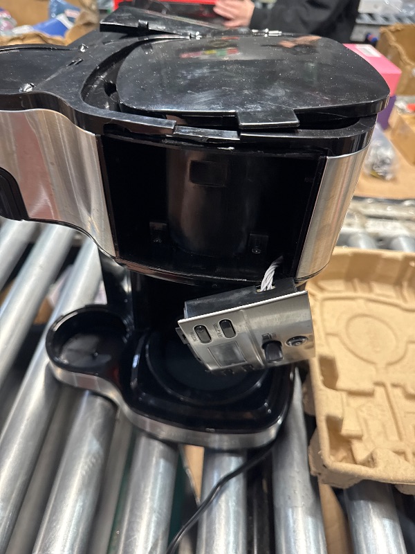 Photo 1 of ***NONREFUNDABLE**FOR PARTS ONLY****Missing parts **
Hamilton Beach 2-Way 12 Cup Programmable Drip Coffee Maker & Single Serve Machine, Glass Carafe, Auto Pause and Pour, Black (49980R)