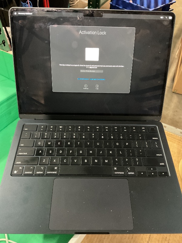Photo 1 of ***PARTS ONLY **** LOCKED TO PREVIOUS OWNER **APPLE 2022 MACBOOK AIR M2 CHIP  13 INCH 8GB RAM  256GB SSD  MIDNIGHT RENEWED 