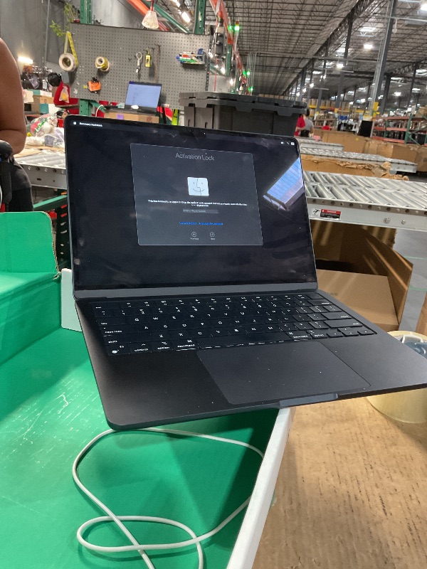 Photo 1 of ***PARTS ONLY **** LOCKED TO PREVIOUS OWNER **APPLE 2022 MACBOOK AIR M2 CHIP  13 INCH 8GB RAM  256GB SSD  MIDNIGHT RENEWED 