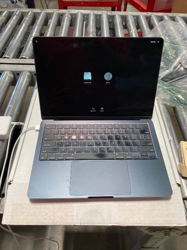 Photo 1 of ***PARTS ONLY **** LOCKED TO PREVIOUS OWNER **APPLE 2022 MACBOOK AIR M2 CHIP  13 INCH 8GB RAM  256GB SSD  MIDNIGHT RENEWED 