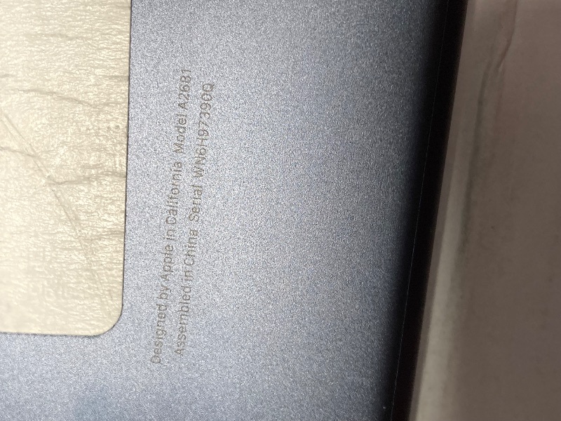 Photo 1 of ***PARTS ONLY **** LOCKED TO PREVIOUS OWNER **APPLE 2022 MACBOOK AIR M2 CHIP  13 INCH 8GB RAM  256GB SSD  MIDNIGHT RENEWED 