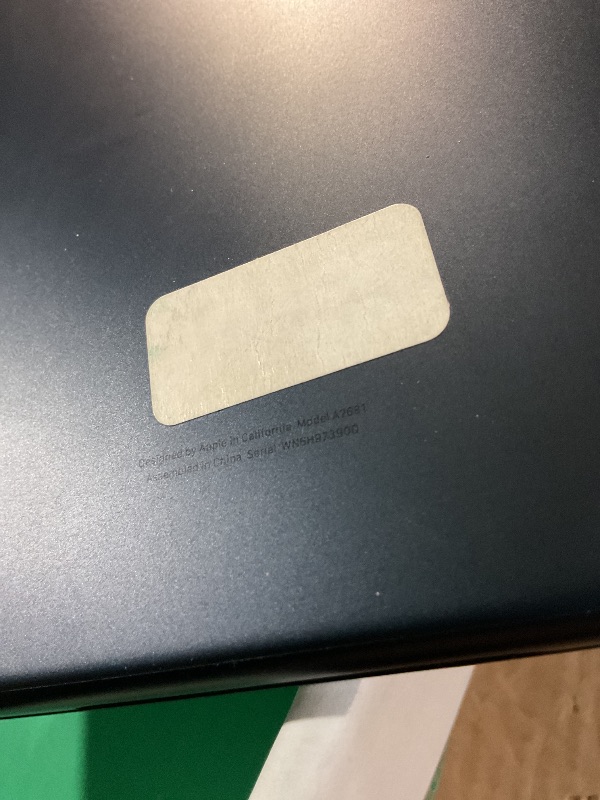Photo 1 of ***PARTS ONLY **** LOCKED TO PREVIOUS OWNER **APPLE 2022 MACBOOK AIR M2 CHIP  13 INCH 8GB RAM  256GB SSD  MIDNIGHT RENEWED 