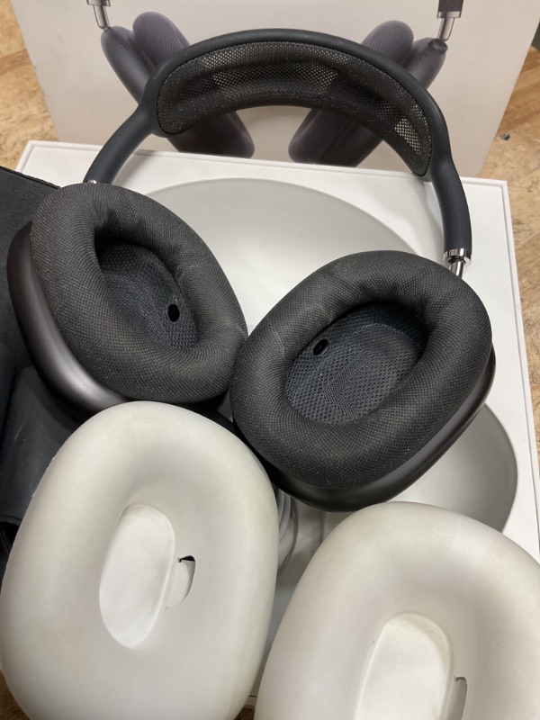 Photo 1 of **PARTS ONLY**Apple AirPods Max Wireless Over-Ear Headphones, Pro-Level Active Noise Cancellation, Transparency Mode, Personalized Spatial Audio, USB-C Charging, Bluetooth Headphones for iPhone - Midnight ****PARTS ONLY**FINAL SALE**