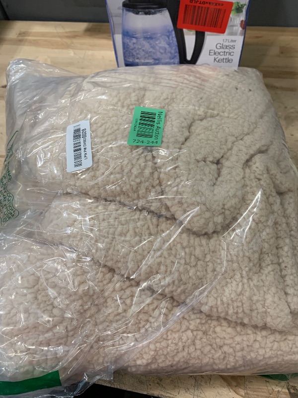 Photo 1 of 1 Pack 3 Calming Blankets Fluffy Premium Fleece Pet Blanket Soft Sherpa Throw for Dog Puppy Cat Beige Large (41" x31'')