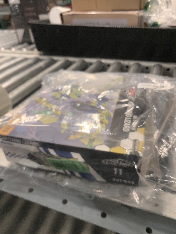 Photo 1 of ***(PARTS ONLY/ NON FUNCTIONAL)***BEASTBOX BEASTDRIVE BD-11 Lightning Lizard Deformation Toys Action Figure, Converting Toys in Vehicle and Beast, Perfect Birthday Party Gift for Teens and Adults