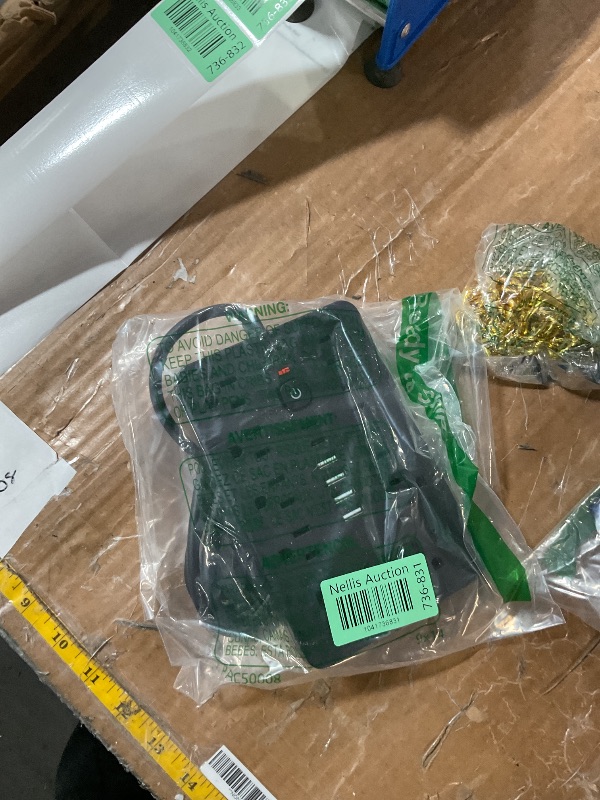 Photo 1 of ****USB DONT WORK***
JouleLoom 6 FT Flat Plug Surge Protector Power Strip,11 Multiple AC Outlets with 6 USB Ports (2 USB C), 6 Feet Extension Cord, 1250W/10A, One Touch Switch Button, 17 in 1 Compact powerstrip