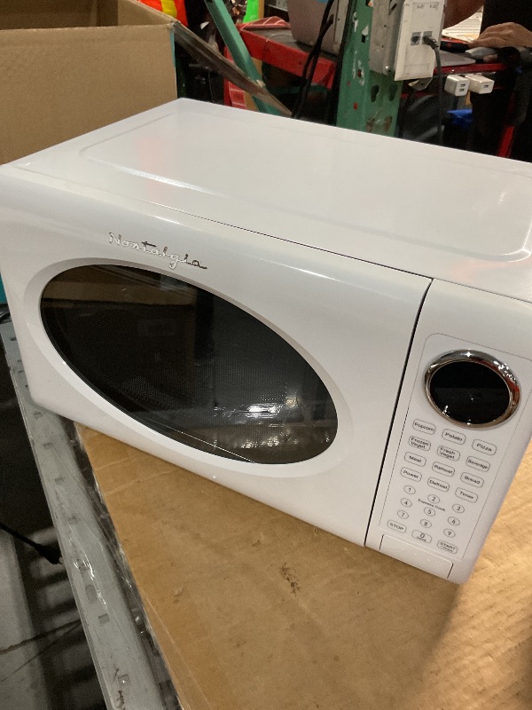 Photo 1 of (Broken door)(sold for parts) Nostalgia Modern Retro Countertop Microwave Oven - 700-Watt - 0.7 cu ft - Retro Microwave 