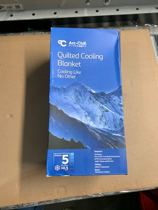 Photo 1 of (USED/FAIR) Elegear Revolutionary Cooling Comforter Twin, Japanese Q-Max>0.5 Arc-Chill Cooling Comforter Blanket for Hot Sleepers, Summer V-Shaped Precision Lightweight Ice Cold Blanket for Night Sweats Sleeping