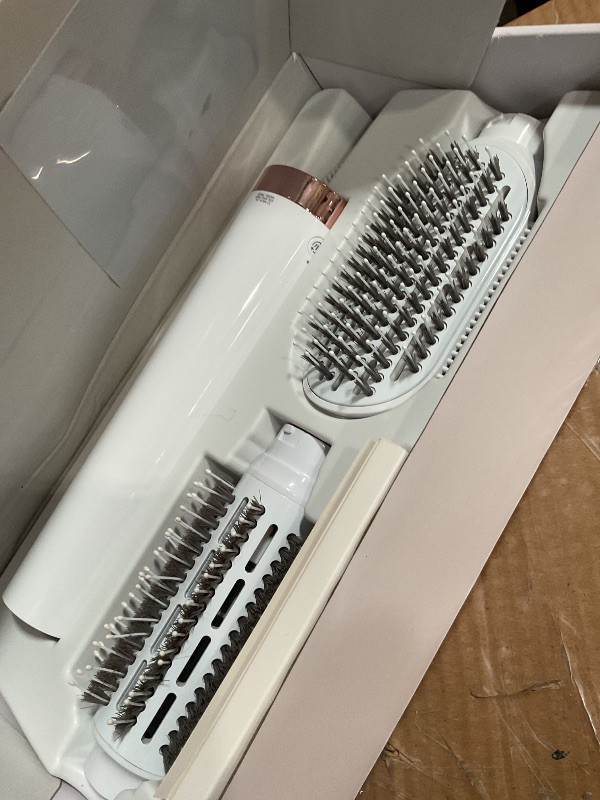 Photo 1 of "T3 AireBrush Duo Interchangeable Hot Air Blow Dry Brush with Two Attachments ? Includes 15 Heat and Speed Combinations, T3 IonFlow Technology, Volume Booster Switch, Lock-in Cool Shot"