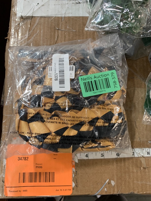 Photo 1 of 18 Pcs Graduation Leis 2025 Graduation Candy Lei Kit Class of 2025 Graduation Ribbon Double Lei Necklace Graduation Gift Party Accessories for Women Men(Black, Gold)