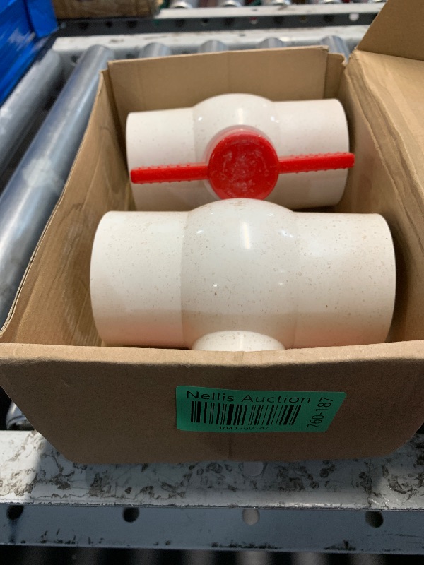 Photo 1 of ***(HEAVILY USED/ MINOR DAMAGE)***
2 Pack 2'' PVC Ball Valves, T-handle Water Shut-Off Ball Valve Threaded (NPT), PVC Ball Valve 2 inch for Water Project, Swiming Pool, Sewage Pump, Irrigation System, Rated at 150 PSI, Thread