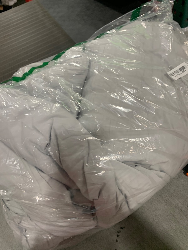 Photo 1 of AveLom Light Gray Seersucker Twin/Twin XL Comforter Set (68x90 inches), 2 Pieces-100% Soft Microfiber Lightweight Comforter with 1 Pillowcase, All Season Down Alternative Comforter Set for Bedding