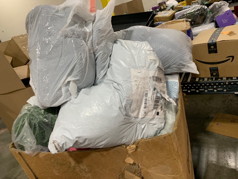 Photo 1 of HOME COMFORT ITEMS BUNDLE OF 20 
