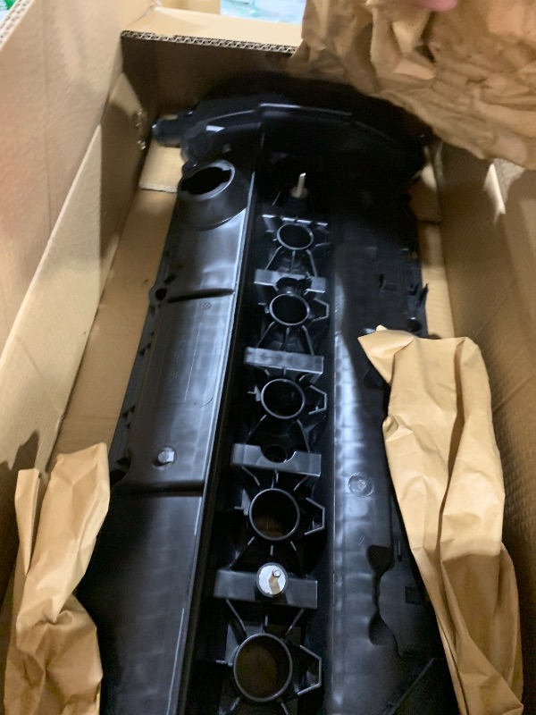 Photo 1 of MITZONE Engine Valve Cover with Bolts Compatible with 09/2002-2006 BMW X5 X3 530i 525i 325i 325ci 325xi 330i 330xi 330Ci z4 Replace 11127512839