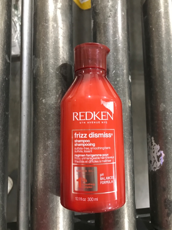 Photo 1 of Redken Frizz Dismiss Shampoo | Sulfate Free Shampoo For Frizzy Hair | Gently Cleanses, Smooths, and Adds Shine | Weightless Long-Lasting Frizz Control | Humidity Protection | Anti Frizz