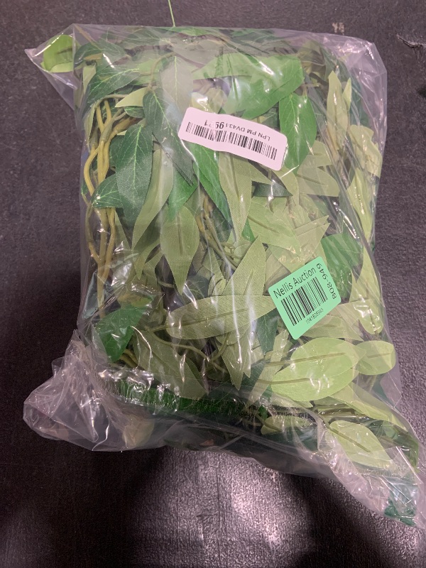 Photo 1 of mizii Artificial Vines Garland 6.5 Feet Faux Italian Ruscus Vine Greenery Garland Silk Green Leaves Decoration Fake Plants Greenery for Table Centerpieces Home Room Wall Wedding Arch Decor (6.5 feet)