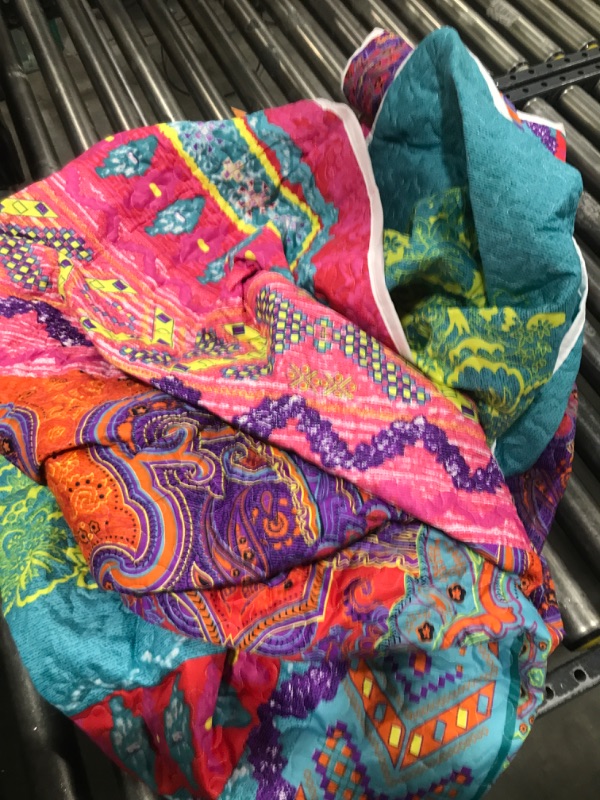 Photo 1 of MULTI COLORED COMFORTER
3PC
KING SIZE