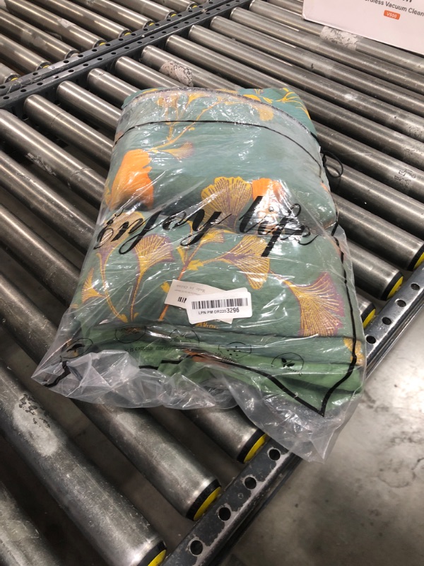 Photo 1 of Reversible Ginkgo Quilt King Size Bedding Set with 2 Pillow Shams Soft Cotton Bedspread Set Lightweight Quilted Coverlet Set for All Seasons