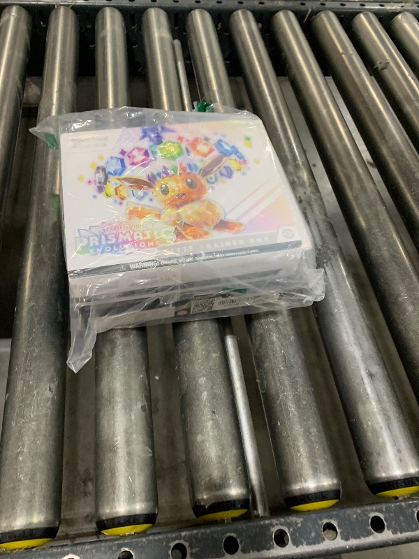 Photo 1 of Pokemon TCG: Scarlet & Violet—Prismatic Evolutions Elite Trainer Box