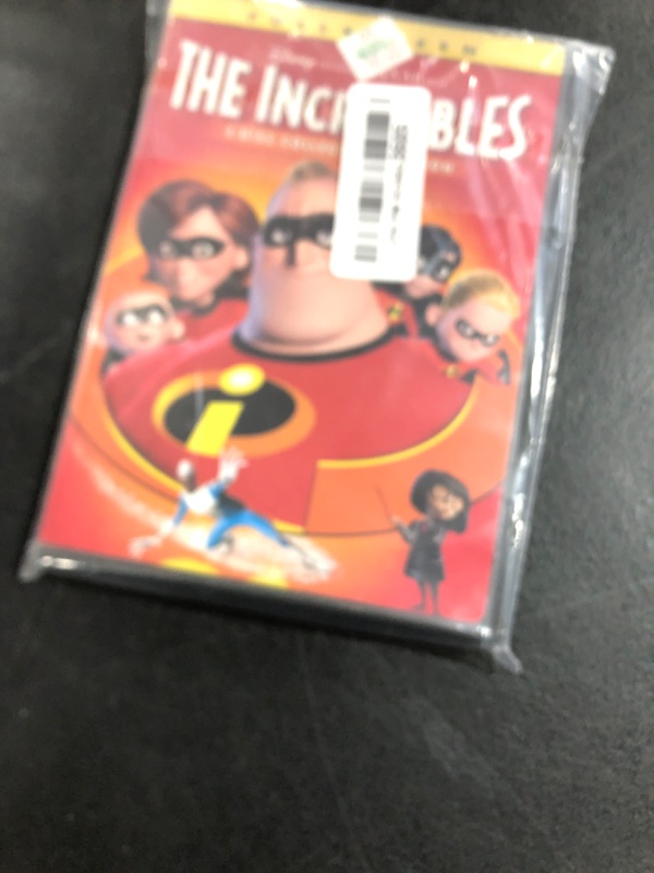 Photo 1 of The Incredibles (Full Screen Two-Disc Collector's Edition) [DVD]