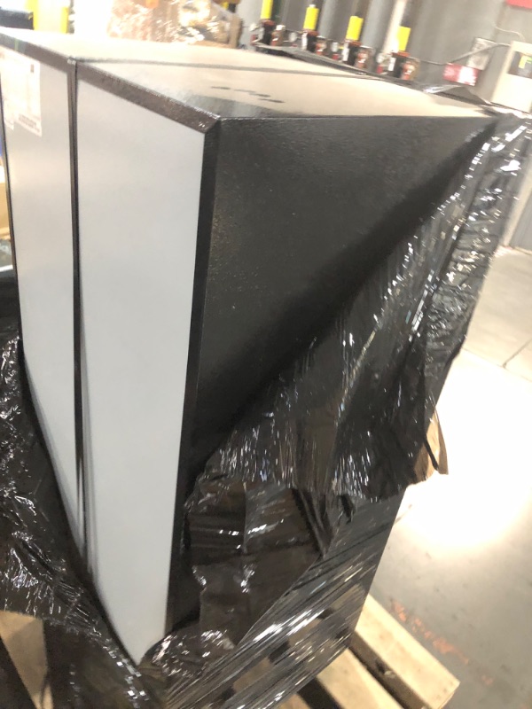Photo 1 of ***(PARTS ONLY/ MAJOR DAMAGE/ ONLY FREEZER WORKS)***BLACK+DECKER 10 Cu. Ft. Top Mount Refrigerator with Freezer, 2 Door Refrigerator with Top Freezer and Adjustable Temperature Control, ENERGY STAR,BR1000HB, Black