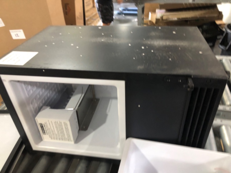 Photo 1 of (DOOR NOT ATTACHED )
Maxx Ice MIMC15C, Countertop or Built-in Ice Maker, 15 lbs, in Stainless Steel