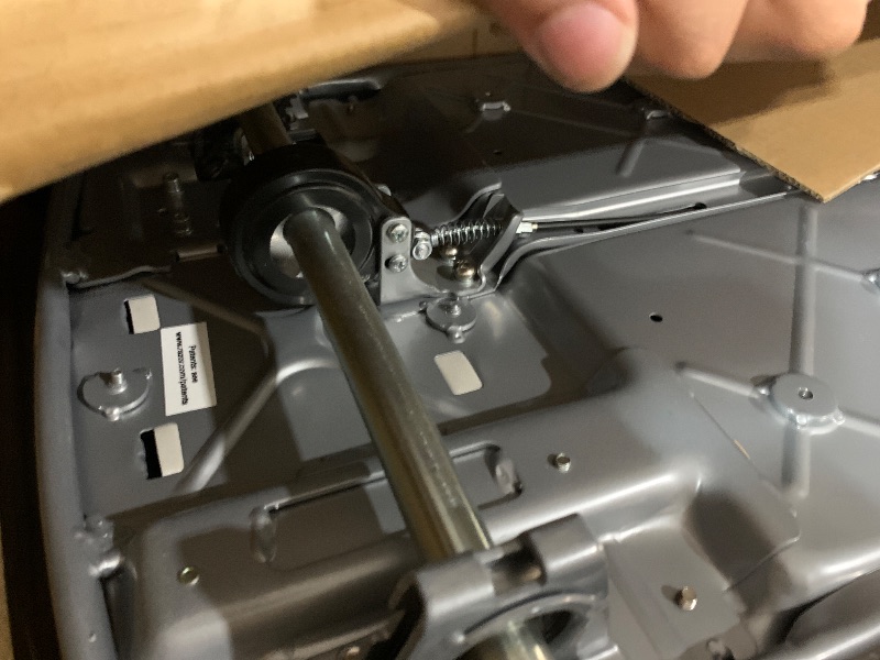 Photo 1 of ***********Damage cracked motor casing************
Razor Ground Force Drifter Kart - Silver - FFP..