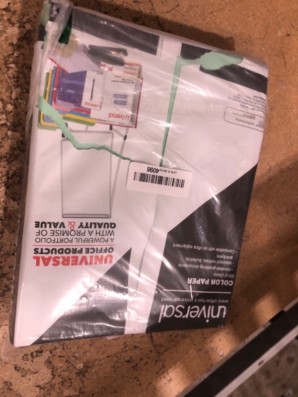 Photo 1 of *SINGLE PACK* Universal Deluxe Colored Paper, 20 lb Bond Weight, 8.5 x 11, Green, 500/Ream