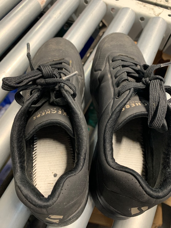Photo 1 of (see images for damage) Skechers womens Skecher Street Women's Uno - Stand on Air Sneaker, Black/Black, 8.5 Wide US