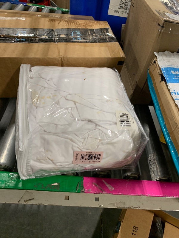 Photo 1 of **STAINED**
Linenspa Zippered Mattress Encasement - Waterproof & Bed Bug Proof - Premium Noiseless & Absorbent Cover – Queen, White