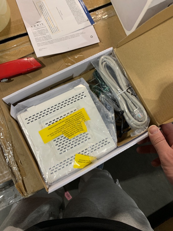 Photo 1 of (USED/FAIR) ARRIS (SB6190) - Cable Modem - Fast DOCSIS 3.0 32x8 Gigabit Modem, For Comcast Xfinity, Cox & more [Does not work with Spectrum] 1 Gbps Port, 800 Mbps Max Internet Speed, 2 Year Warranty - White