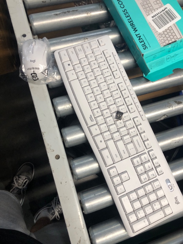 Photo 1 of (MISSING BATTERY) Logitech MK295 Wireless Mouse & Keyboard Combo with SilentTouch Technology, Full Numpad, Advanced Optical Tracking, Lag-Free Wireless, 90% Less Noise - Off White