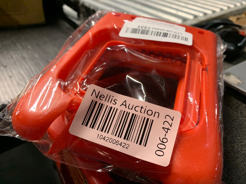 Photo 1 of ***DAMAGED***CHICHAUS Sandwich Cutter and Sealer, Square Pocket Sandwiches Cutter Uncrustables Maker, Sandwich Cutters for kids love lunchables (Red)