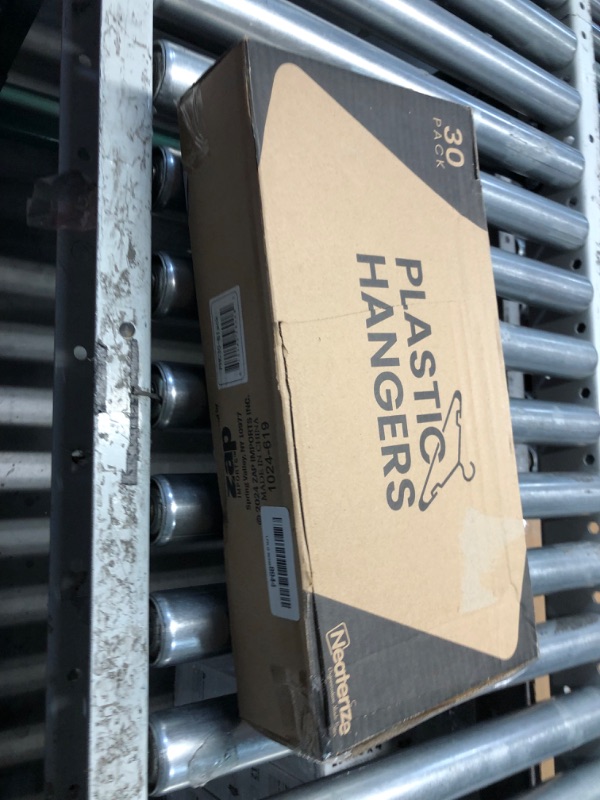 Photo 1 of (MISSING FEW) NEATERIZE Clothes Hangers 30 Pack Black - Plastic Hangers - Ganchos Colgar Ropa