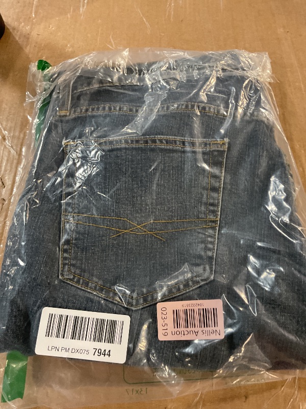 Photo 1 of ***(HAS A TEAR)***
Levi Strauss Signature Gold Men's Relaxed Fit Flex Jeans (Available in Big & Tall), Headlands, 36W x 29L