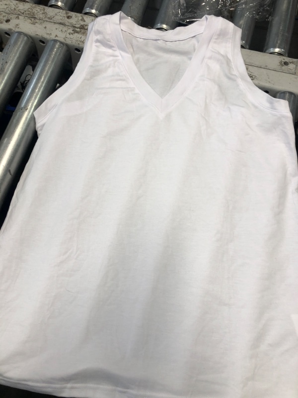 Photo 1 of (sleeveless) (see images) 3 pack t shirt