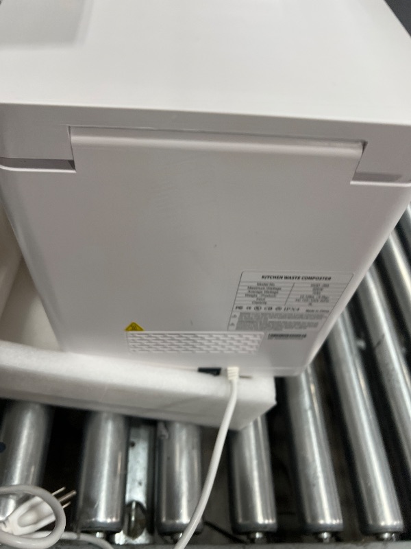 Photo 1 of ********************MISSING THE INSIDE BIN*****************

Electric Composter for Kitchen, 3L Compost Bin, Odorless/Auto-Cleaning/LED Display, Countertop Smart Compost Machine, Turns Waste into Dry Fertilizer