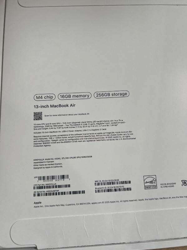 Photo 1 of *ICLOUD LOCKED BY PREVIOUS OWNER* Apple 2025 MacBook Air 13-inch Laptop with M4 chip: Built for Apple Intelligence, 13.6-inch Liquid Retina Display, 16GB Unified Memory, 256GB SSD Storage, 12MP Center Stage Camera, Touch ID; Starlight