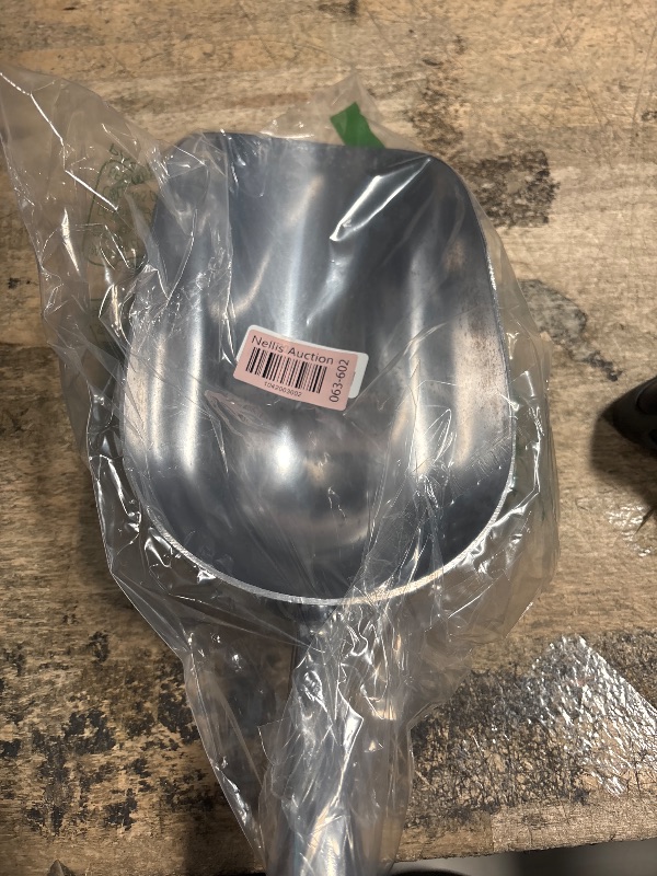 Photo 1 of *DIRTY*New Star Foodservice 34608 One-Piece Cast Aluminum Round Bottom Bar Ice Flour Utility Scoop, 85-Ounce, Silver (Hand Wash Only)