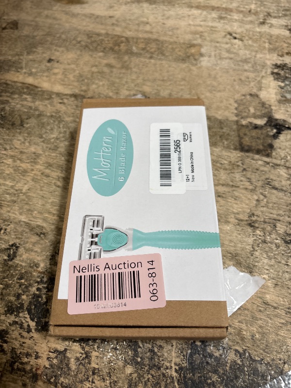 Photo 1 of 1 Travel Razors for Women with 12 Blade Refills, Green