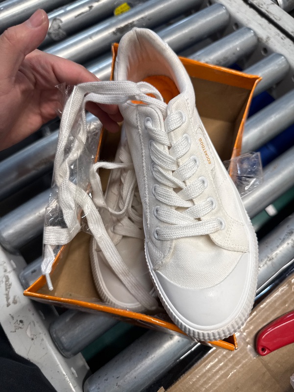 Photo 1 of ***Heavily used**Dirty***
Rocket Dog womens Cheery Canvas Cotton Sneaker, White, 8.5 US