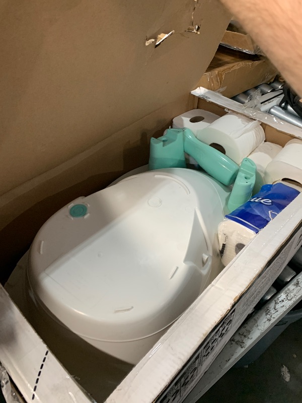 Photo 1 of (MISSING THE SLING) Fisher-Price Baby to Toddler Bath 4-in-1 Sling ‘n Seat Tub with Removable Infant Support and 2 Toys, Climbing Leaves