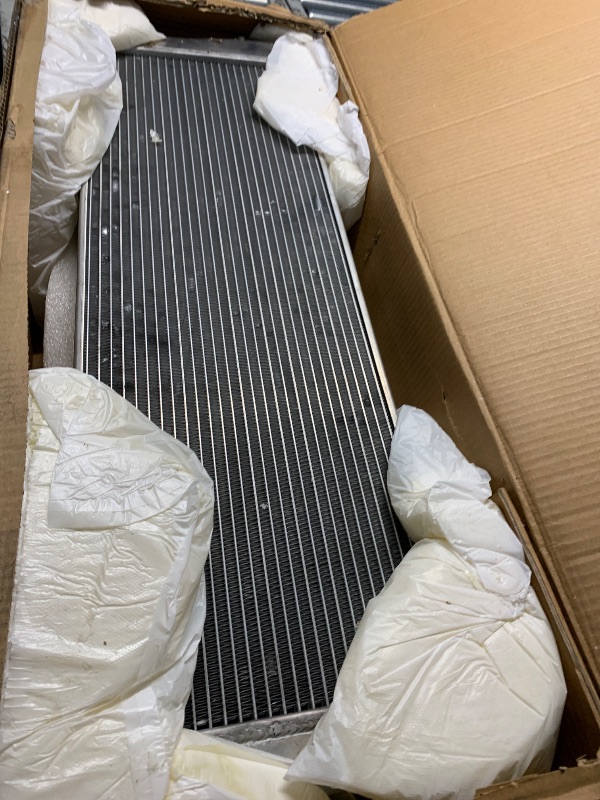 Photo 1 of (USED/FAIR) (DAMAGED) Resfriador 4 Row All Aluminum Radiator Compatible With 1991-2001 Jeep Cherokee XJ Comanche 2.5L 4.0L L4 L6 1992 1993 1994 1995 1996 1997 1998 1999 2000