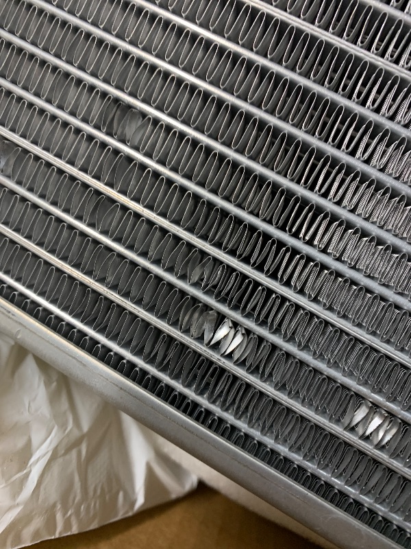 Photo 1 of (USED/FAIR) (DAMAGED) Resfriador 4 Row All Aluminum Radiator Compatible With 1991-2001 Jeep Cherokee XJ Comanche 2.5L 4.0L L4 L6 1992 1993 1994 1995 1996 1997 1998 1999 2000
