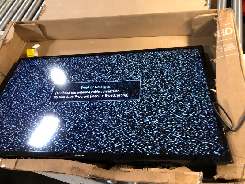 Photo 1 of (See all images) Samsung 43-Inch Class Crystal UHD 4K DU7200 Series HDR Smart TV w/Object Tracking Sound Lite, PurColor, Motion 